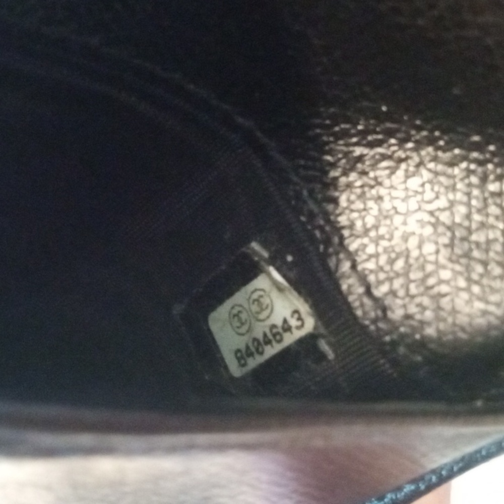 Chanel Bifold Wallet - 100% Authentic - Picture 12 of 12